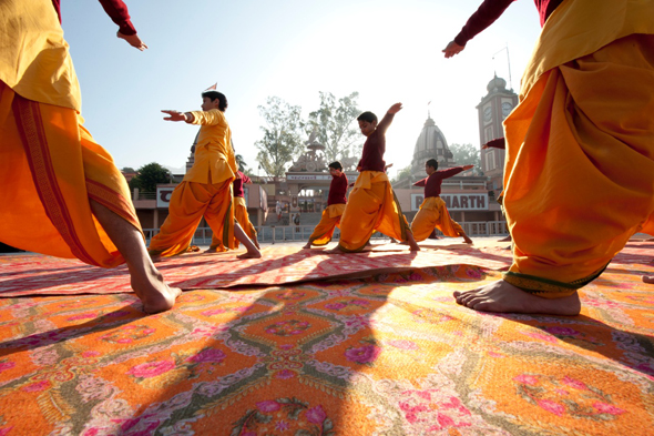 Teoría y principios de Yoga terapia a partir de sus orígenes en India